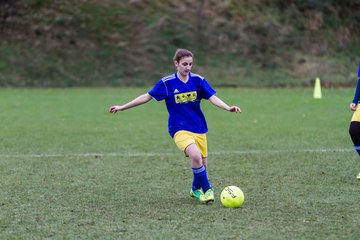 Bild 177 - B-Juniorinnen TSV Gnutz o.W. - SV Henstedt Ulzburg II : Ergebnis: ca. 5:0